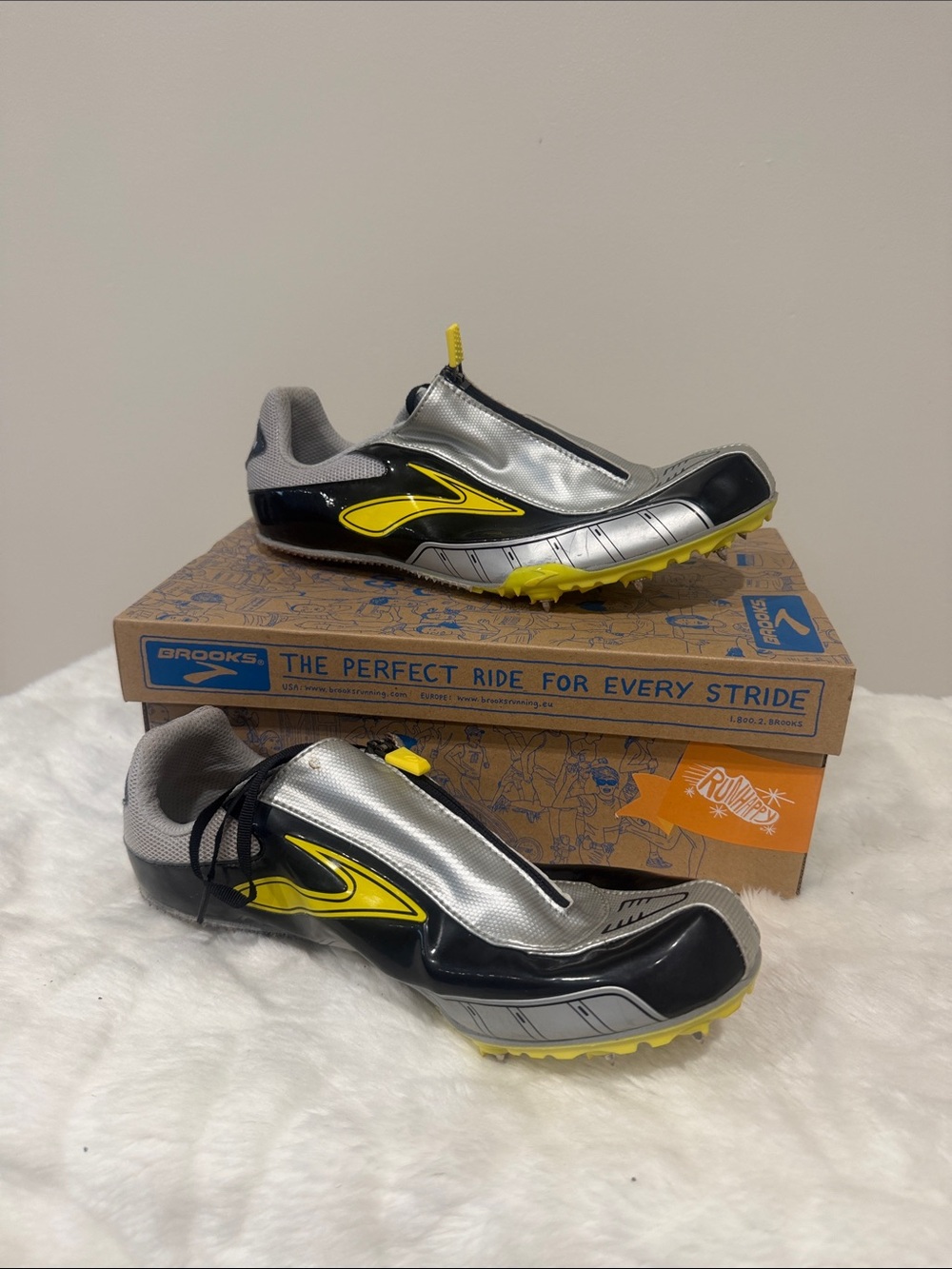 Brooks Women Silver, Black and Yellow Sprint Sneakers